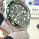 Omega Seamaster Diver 300M, Green Dial