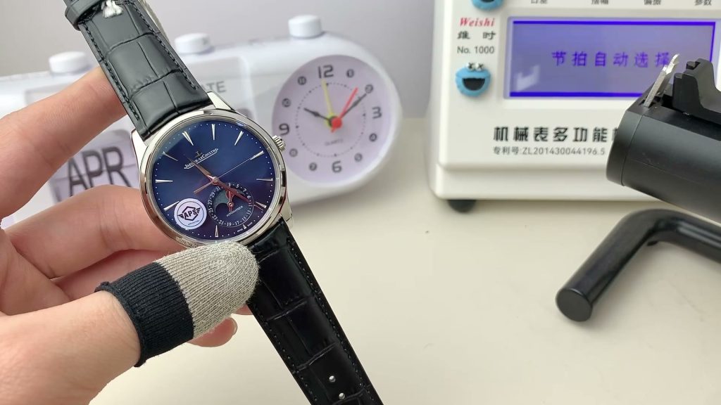 Jaeger-LeCoultre Master Ultra Thin Moon — AV-0110