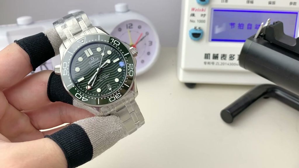 Omega Seamaster Diver 300M, Green Dial