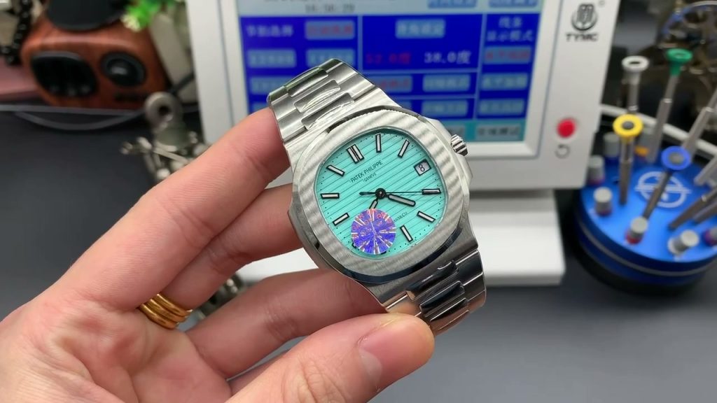 Patek Philippe Nautilus — AV-0006