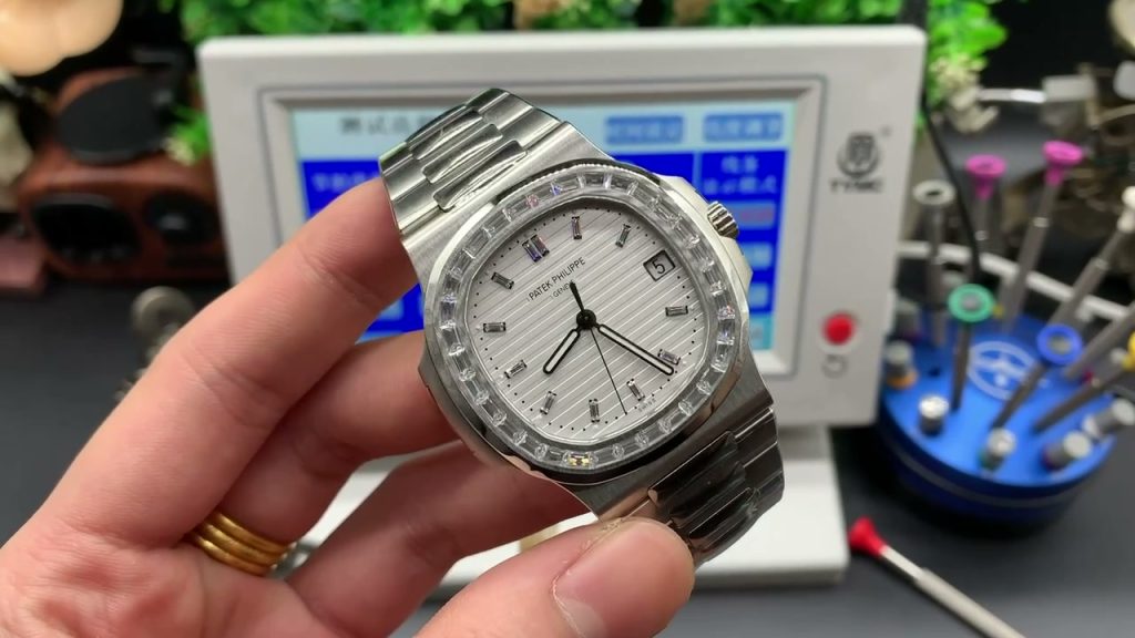 Patek Philippe Nautilus, Diamond-Set Bezel